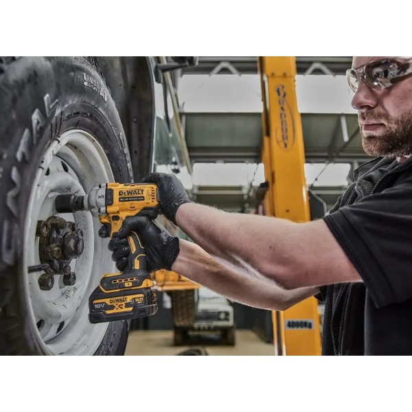 Фото - Гайковерт аккумуляторный DeWALT DCF891P2T